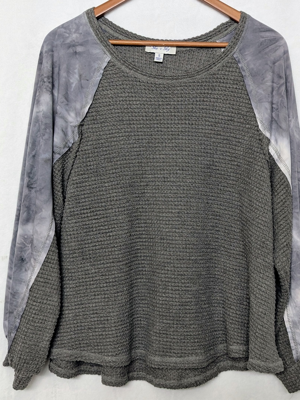 Cozy Gray Knit Raglan Top with Tie-Dye Sleeves